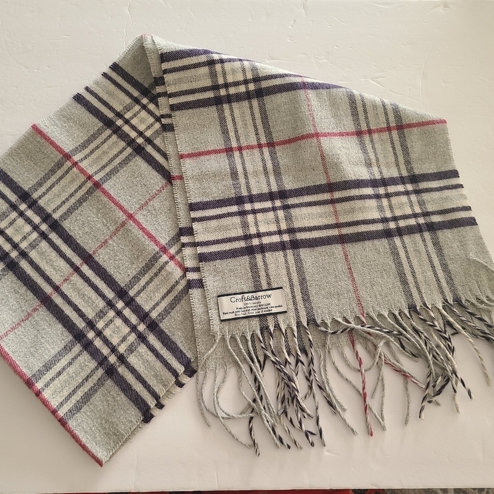 Croft and  Barrow Men’s plaid scarf sz.60×11 in.